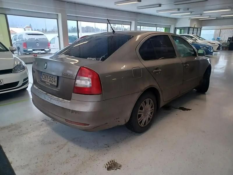 Käytetty Skoda Octavia Ambiente 105 HP (77 kW) 2011 Sedan