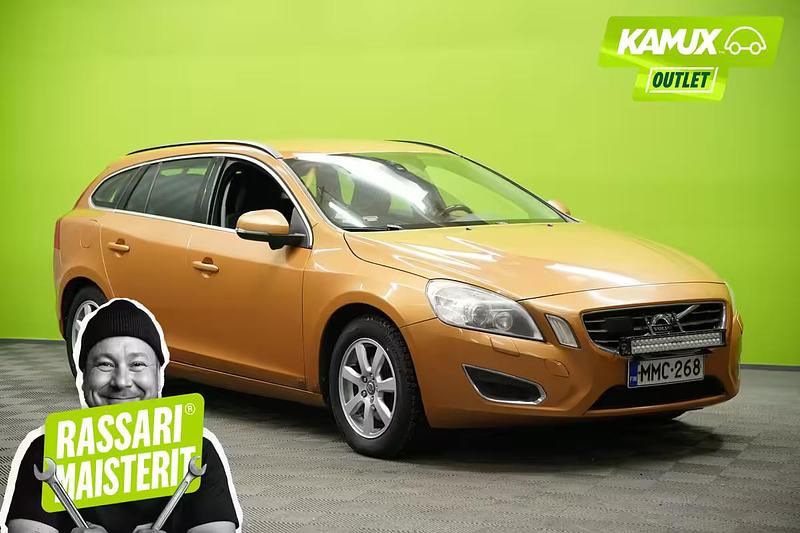 Oranssi Käytetty 2011 Volvo V60 Momentum Farmari | 3 380 € (Hieman kallis) - Kuva 1/4