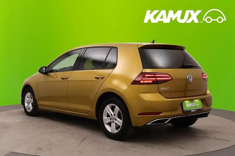 Käytetty VW Golf VII Highline 116 HP (85 kW) 2019 Keltainen / beige Sedan