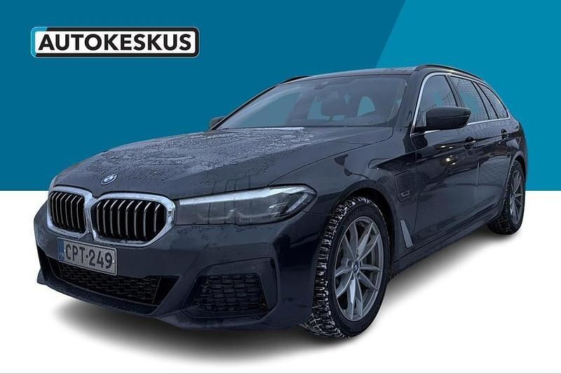 Harmaa Käytetty 2021 BMW 530e M Sport Farmari | 31 890 € (Hyvä tarjous) - Kuva 1/1