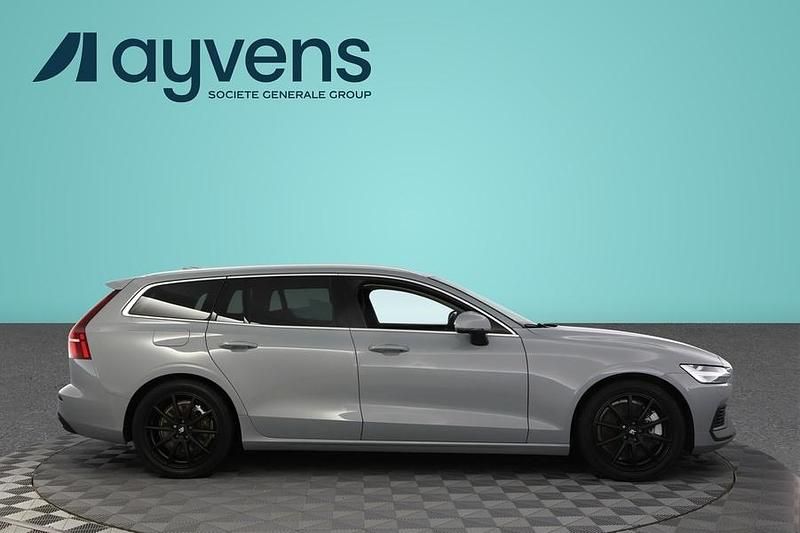 Käytetty Volvo V60 Core 350 HP (257 kW) 2024 Harmaa Farmari