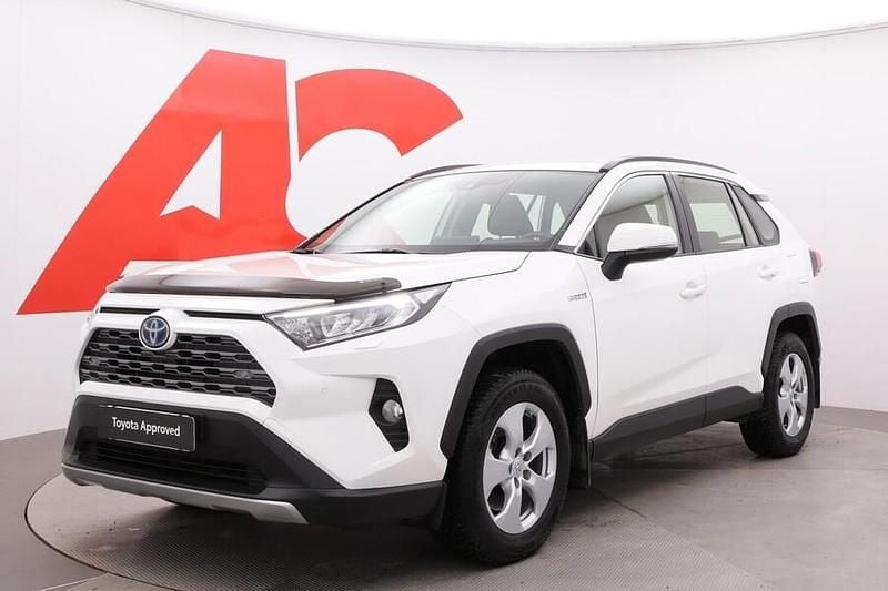 Käytetty Toyota RAV4 Hybrid Active 218 HP (160 kW) 2021 Valkoinen Katumaasturi