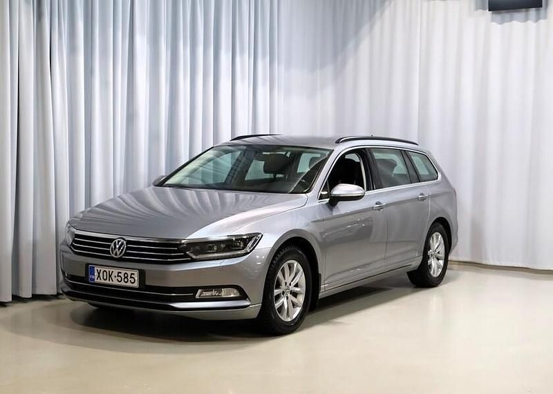 Sininen Käytetty 2018 VW Passat Comfortline Farmari | 13 900 € (Perustarjous) - Kuva 1/4