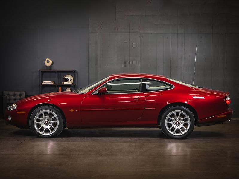 Käytetty Jaguar XKR Supercharged 363 HP (266 kW) 2001 Coupe - kaksiovinen