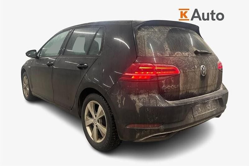 Käytetty VW e-Golf 100 kW (136 HP) 2018 Musta Viistoperä