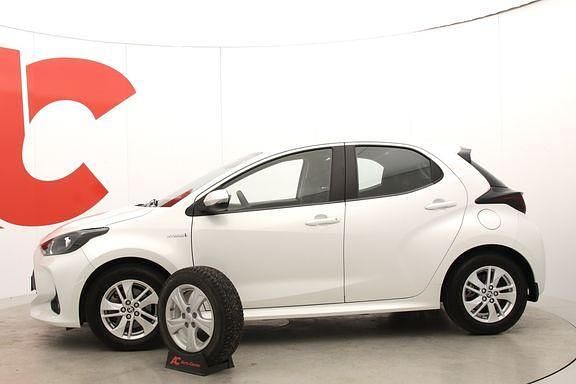 Käytetty Toyota Yaris Active 91 HP (66 kW) 2020 Valkoinen Viistoperä