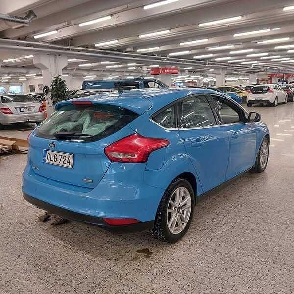 Käytetty Ford Focus Titanium 125 HP (91 kW) 2016 Sininen Viistoperä