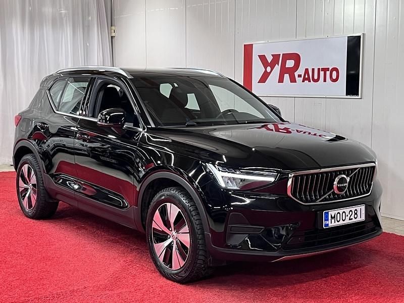 Käytetty Volvo XC40 Core 211 HP (155 kW) 2023 Katumaasturi
