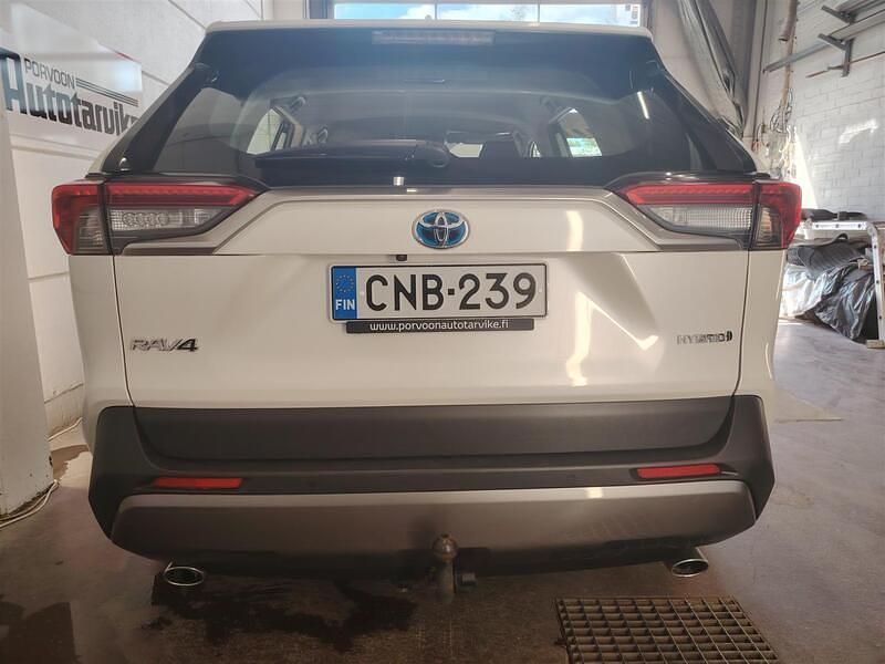 Käytetty Toyota RAV4 Hybrid Active 222 HP (163 kW) 2019 Valkoinen Katumaasturi