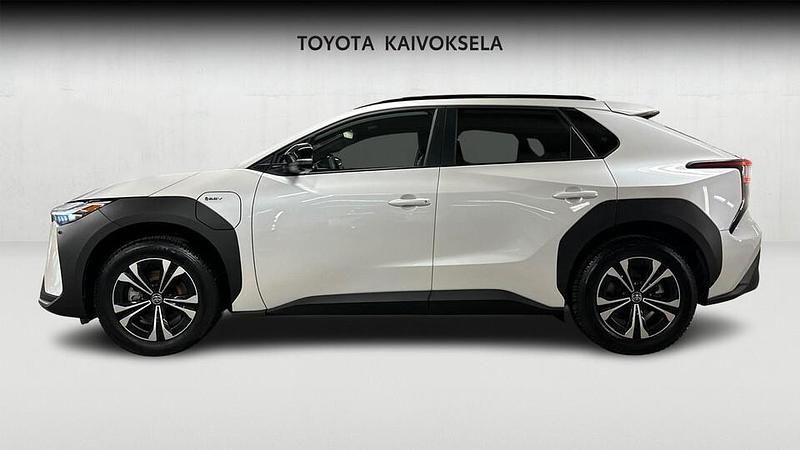 Käytetty Toyota bZ4X Business Edition 2025 Valkoinen Katumaasturi