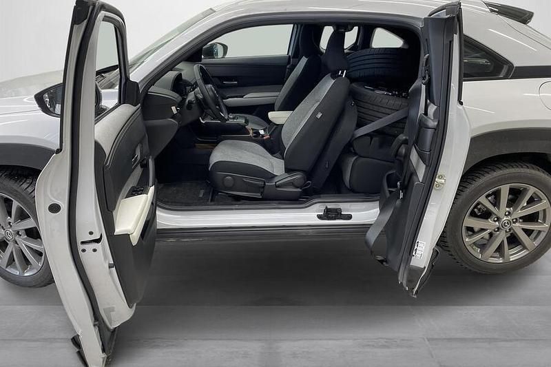 Käytetty Mazda MX30 Exclusive-Line 170 HP (125 kW) 2024 Valkoinen Katumaasturi