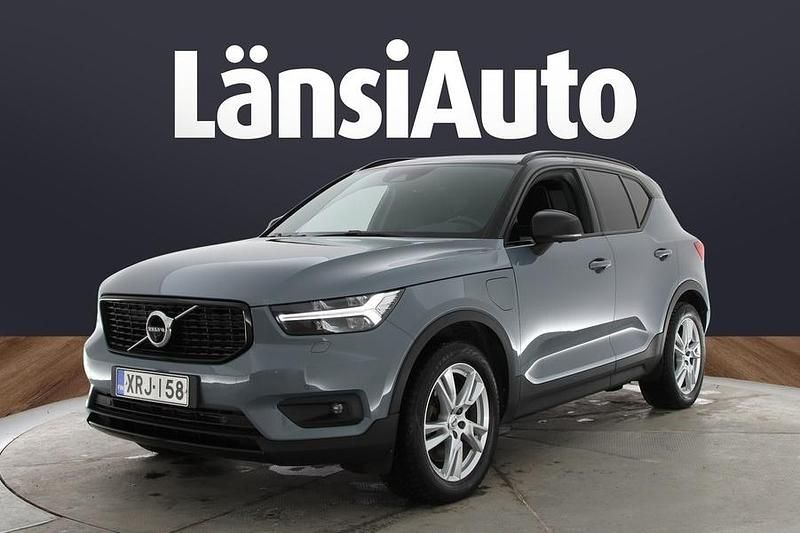 Käytetty Volvo XC40 R-Design 211 HP (155 kW) 2020 Katumaasturi