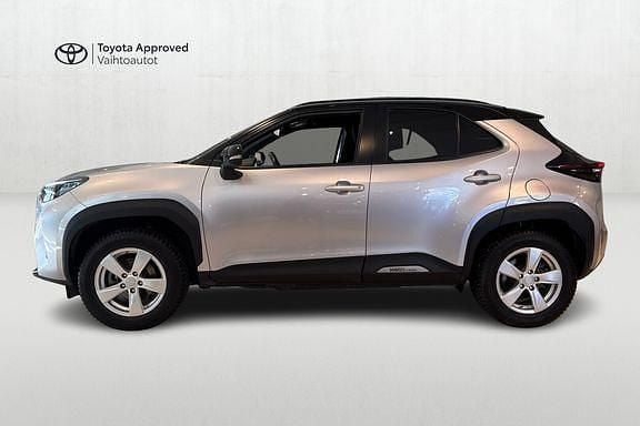 Käytetty Toyota Yaris Cross Plus 116 HP (85 kW) 2023 Hopea Katumaasturi