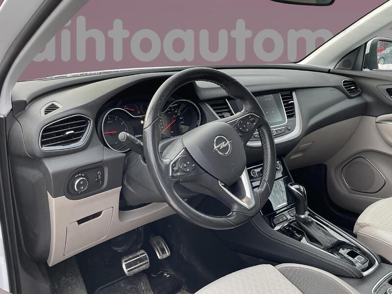 Käytetty Opel Grandland X Innovation 131 HP (96 kW) 2018 Katumaasturi