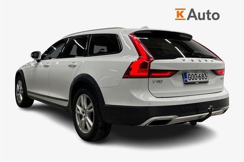 Käytetty Volvo V90 CC Business Edition 190 HP (139 kW) 2018 Farmari