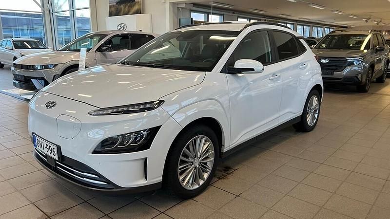 Käytetty Hyundai Kona Style 102 kW (140 HP) 2021 Valkoinen Katumaasturi
