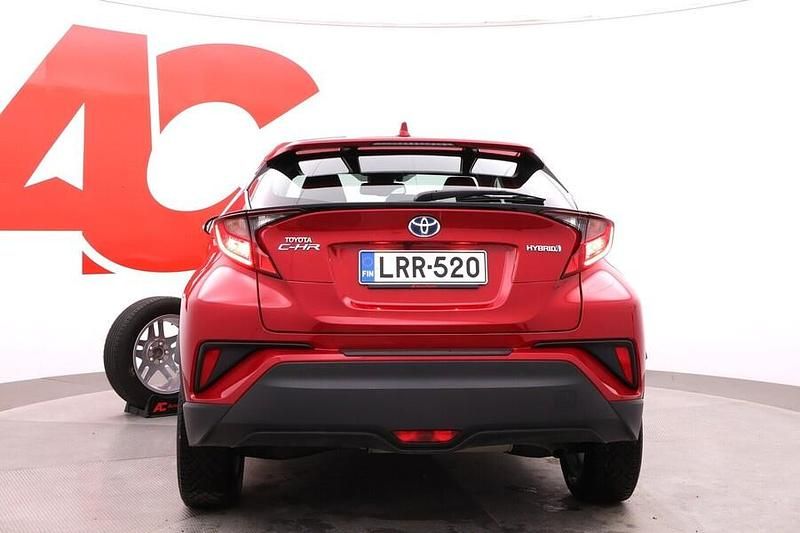 Käytetty Toyota C-HR Active 122 HP (89 kW) 2022 Punainen Katumaasturi