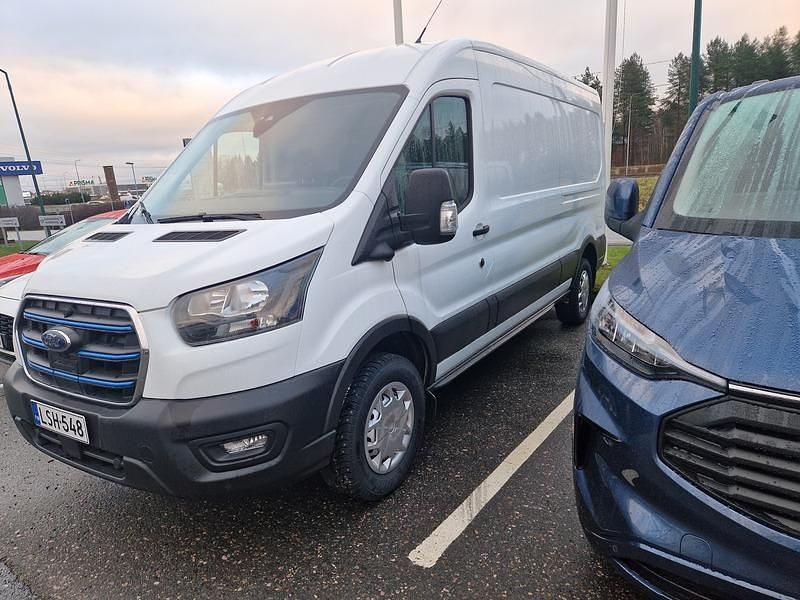 Käytetty Ford E-Transit Trend 135 kW (184 HP) 2024 Valkoinen Van