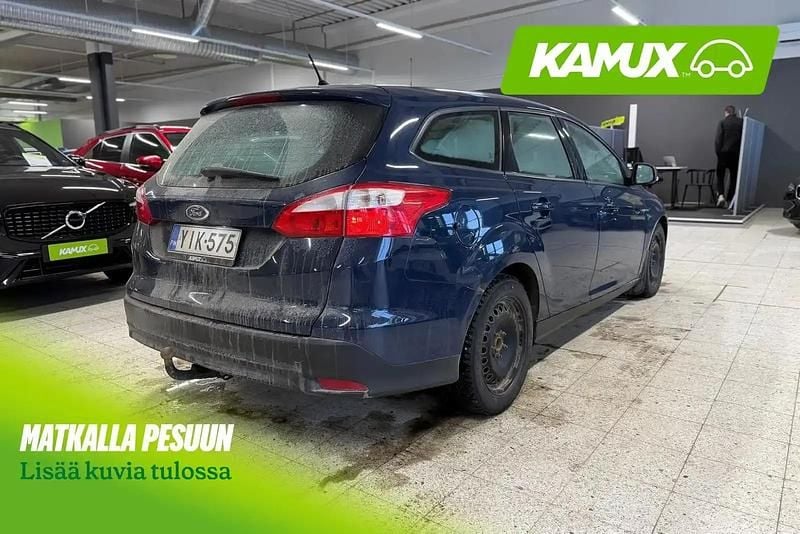 Käytetty Ford Focus Trend 95 HP (69 kW) 2013 Sininen Farmari