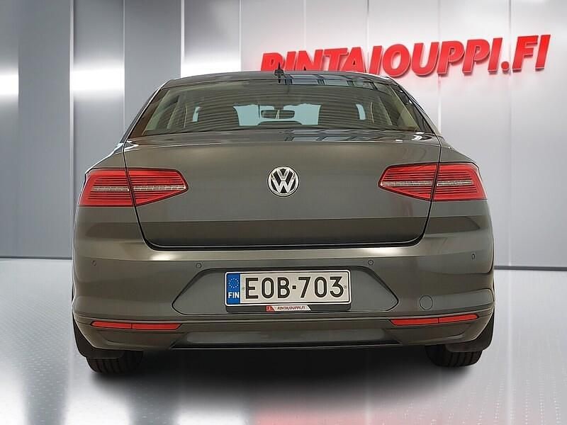 Käytetty VW Passat Comfortline 150 HP (110 kW) 2017 Harmaa Sedan