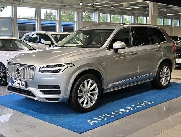Harmaa Käytetty 2018 Volvo XC90 Inscription Katumaasturi | 39 900 € (Perustarjous) - Kuva 1/4