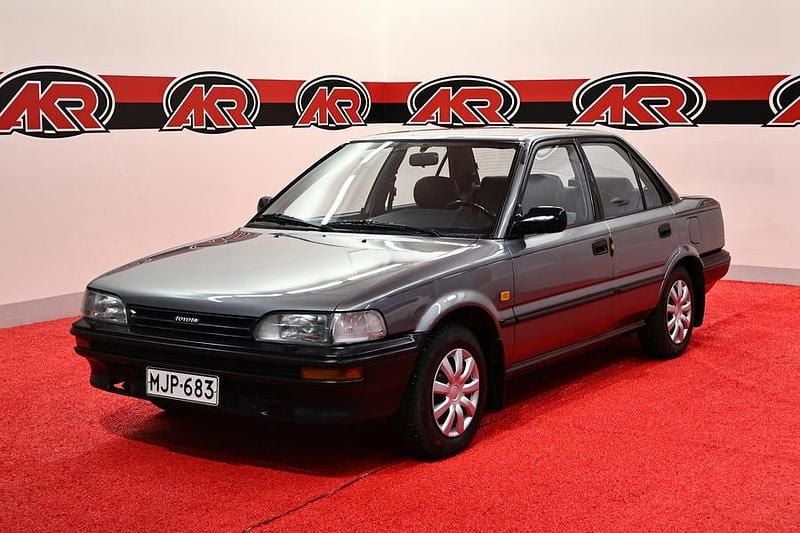 Käytetty Toyota Corolla 1989 Harmaa Sedan