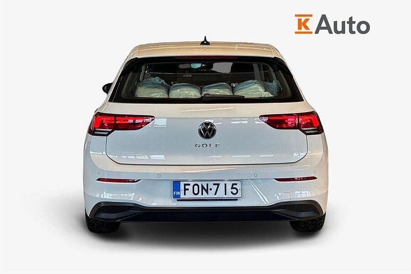 Käytetty VW Golf VIII 110 HP (80 kW) 2021 Valkoinen Viistoperä