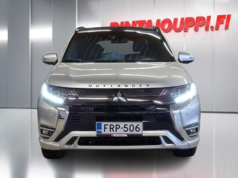 Käytetty Mitsubishi Outlander P-HEV Instyle 135 HP (99 kW) 2020 Hopea Katumaasturi