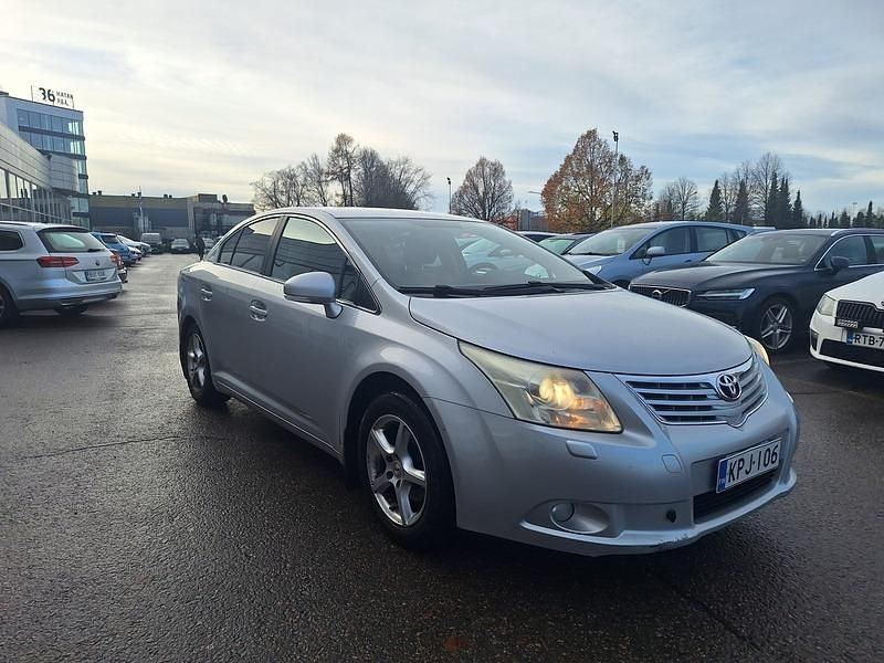 Hopea Käytetty 2009 Toyota Avensis Terra Sedan | 9 400 € (Hieman kallis) - Kuva 1/4