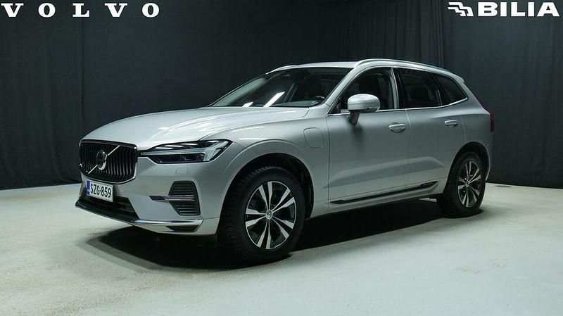 Harmaa Käytetty 2022 Volvo XC60 Business Edition Katumaasturi | 39 900 € (Hieman kallis) - Kuva 1/3
