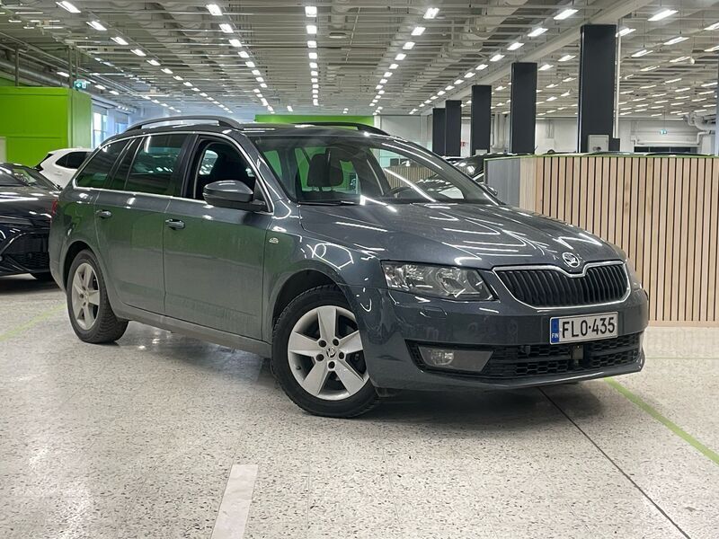 Hopea / harmaa Käytetty 2015 Skoda Octavia Farmari | 12 590 € (Supertarjous) - Kuva 1/3