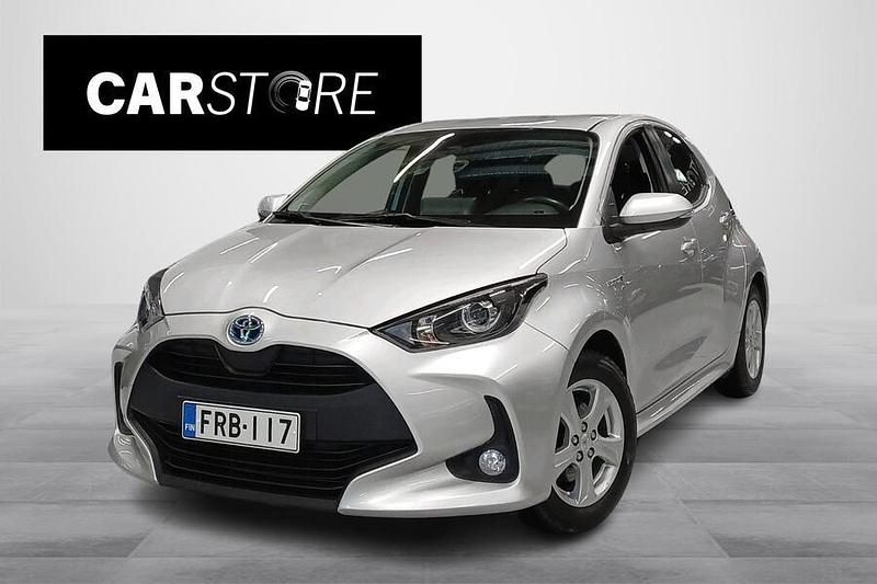 Käytetty Toyota Yaris Hybrid Active 116 HP (85 kW) 2021 Viistoperä