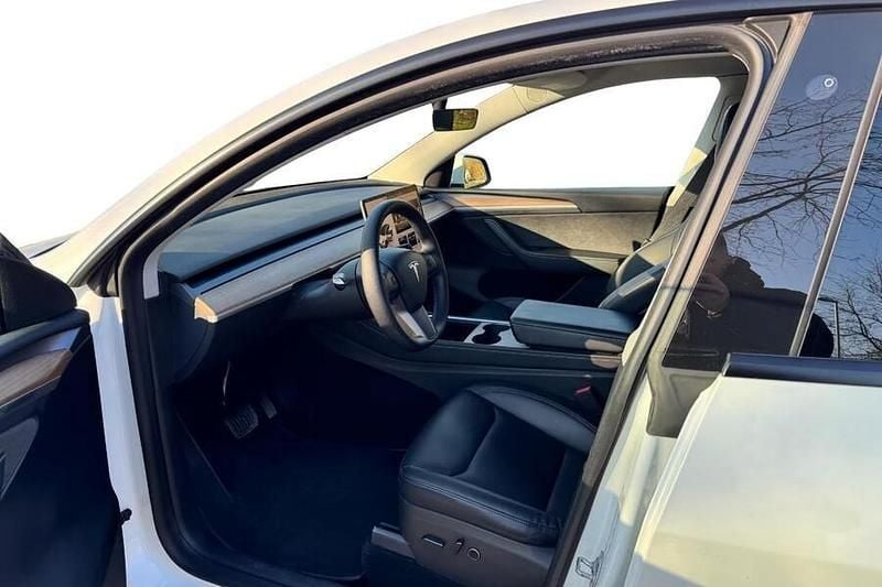 Käytetty Tesla Model Y 258 kW (351 HP) 2023 Katumaasturi