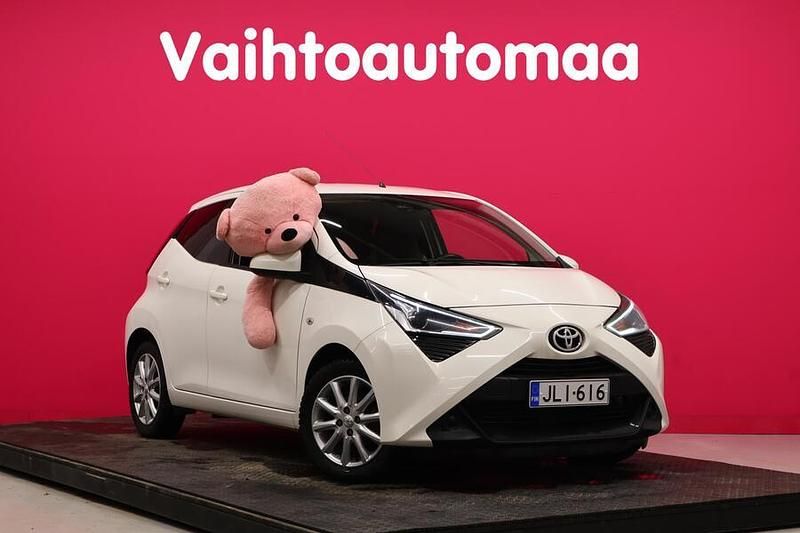 Käytetty 2019 Toyota Aygo X-play Viistoperä | 9 900 € (Perustarjous) - Kuva 1/2