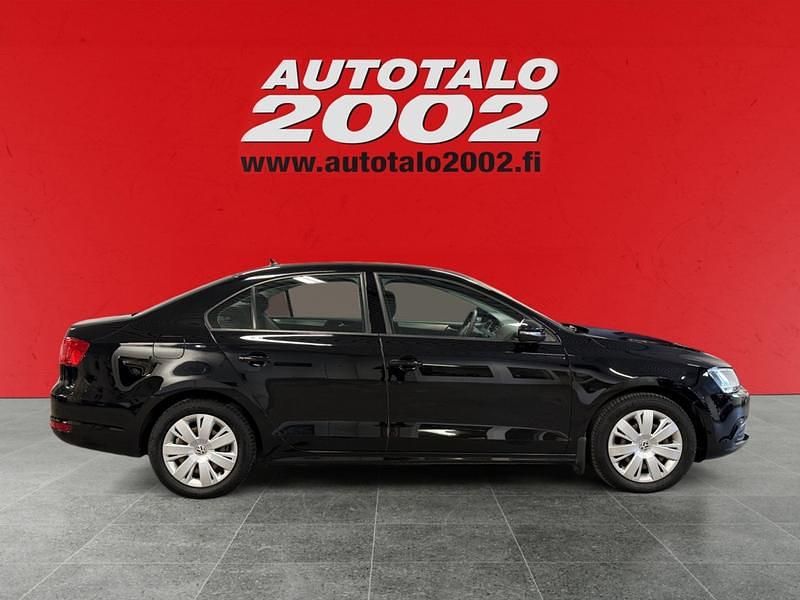 Käytetty VW Jetta Trendline 105 HP (77 kW) 2011 Musta Sedan