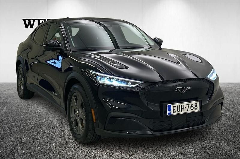 Käytetty Ford Mustang Mach-E 202 kW (276 HP) 2022 Musta Katumaasturi
