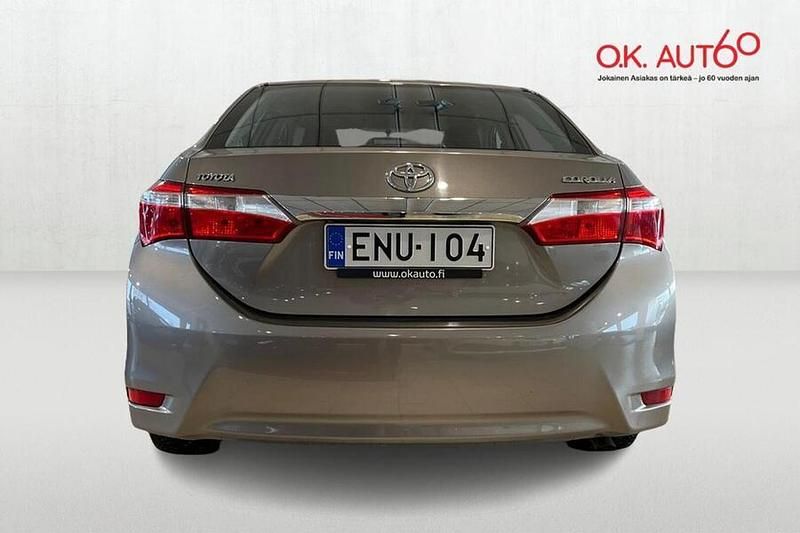 Käytetty Toyota Corolla Multidrive S 132 HP (97 kW) 2015 Ruskea Sedan