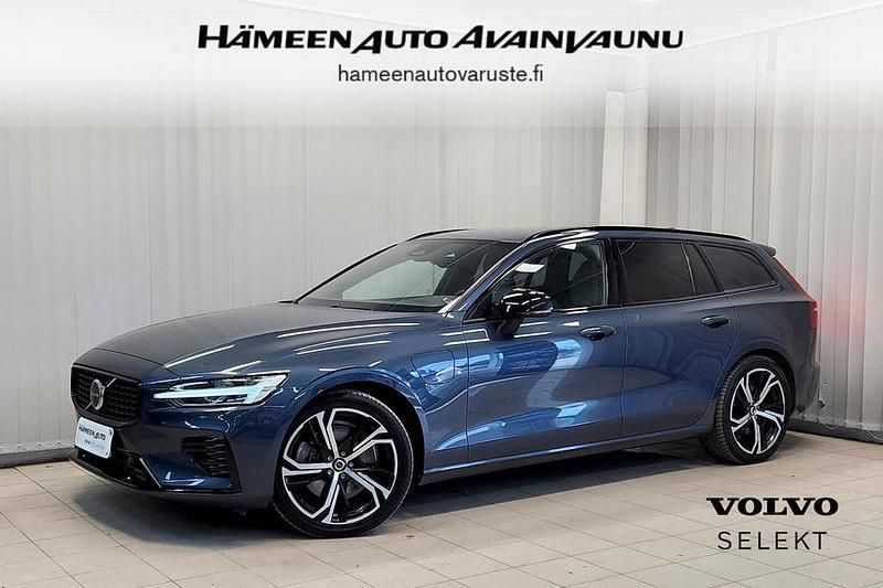 Sininen Käytetty 2024 Volvo V60 Plus Farmari | 51 900 € - Kuva 1/4