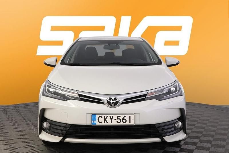 Käytetty Toyota Corolla Anniversary 132 HP (97 kW) 2016 Sedan