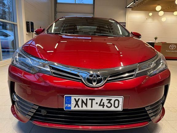 Punainen Käytetty 2016 Toyota Corolla Multidrive S Sedan | 17 600 € (Perustarjous) - Kuva 1/4
