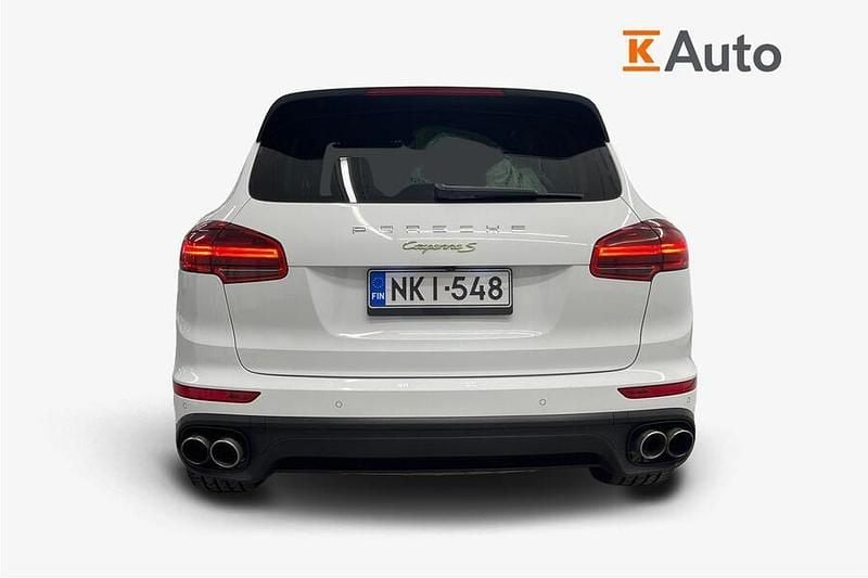 Käytetty Porsche Cayenne S E-Hybrid Platinum Edition 333 HP (244 kW) 2017 Katumaasturi