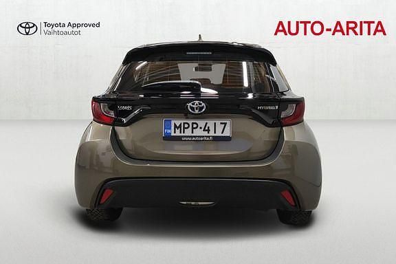 Käytetty Toyota Yaris Active 114 HP (83 kW) 2024 Ruskea (beige) Viistoperä