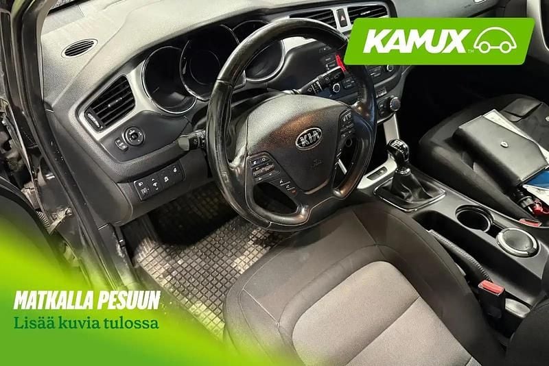 Käytetty Kia Ceed EX 135 HP (99 kW) 2012 Musta Viistoperä