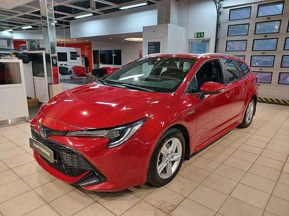Punainen Käytetty 2021 Toyota Corolla Active Farmari | 22 790 € (Perustarjous) - Kuva 1/4