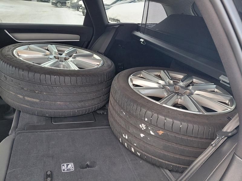 Käytetty Volvo V90 Inscription 235 HP (172 kW) 2016 Sininen Farmari