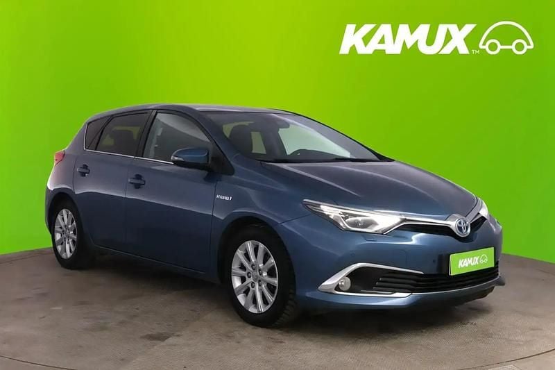 Käytetty Toyota Auris Hybrid Premium 99 HP (72 kW) 2016 Sininen Sedan