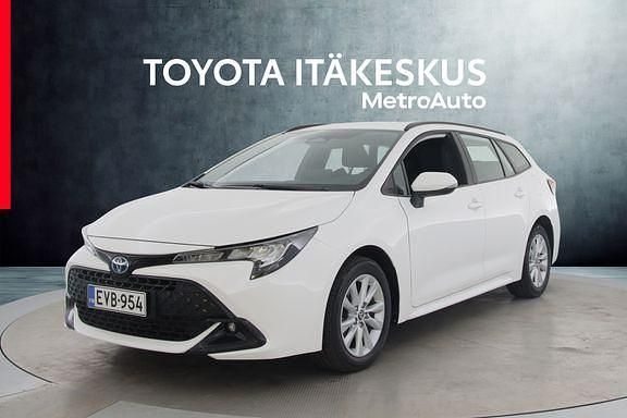 Valkoinen Käytetty 2024 Toyota Corolla Active Farmari | 28 490 € (Perustarjous) - Kuva 1/4