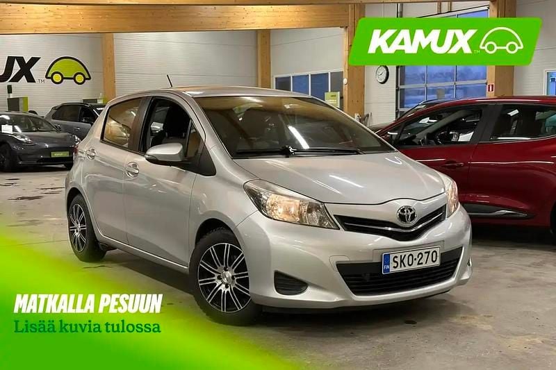 Hopea / harmaa Käytetty 2012 Toyota Yaris Multidrive S Sedan | 11 890 € (Hieman kallis) - Kuva 1/4