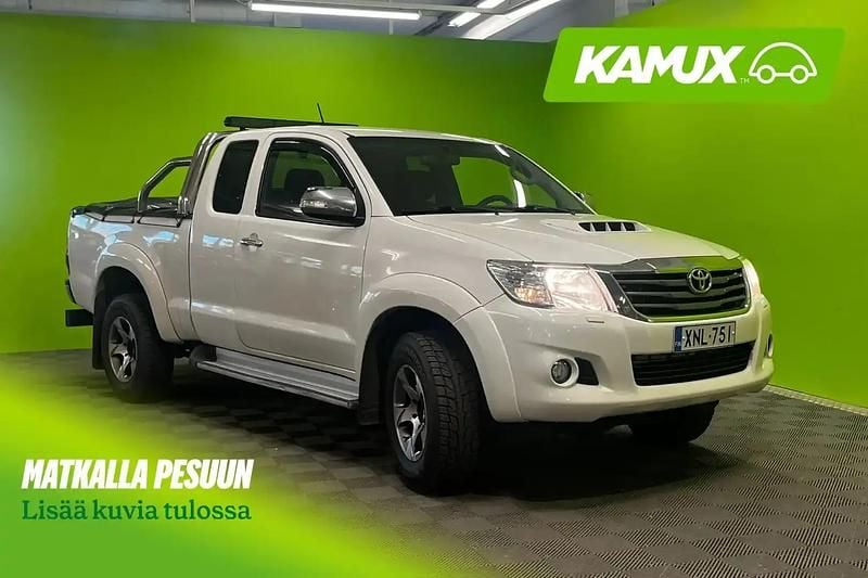 Valkoinen Käytetty 2015 Toyota HiLux Active Nouto | 29 900 € (Perustarjous) - Kuva 1/4