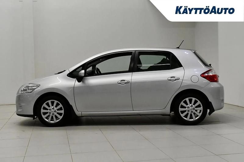 Käytetty Toyota Auris Edition 132 HP (97 kW) 2011 Hopea Viistoperä